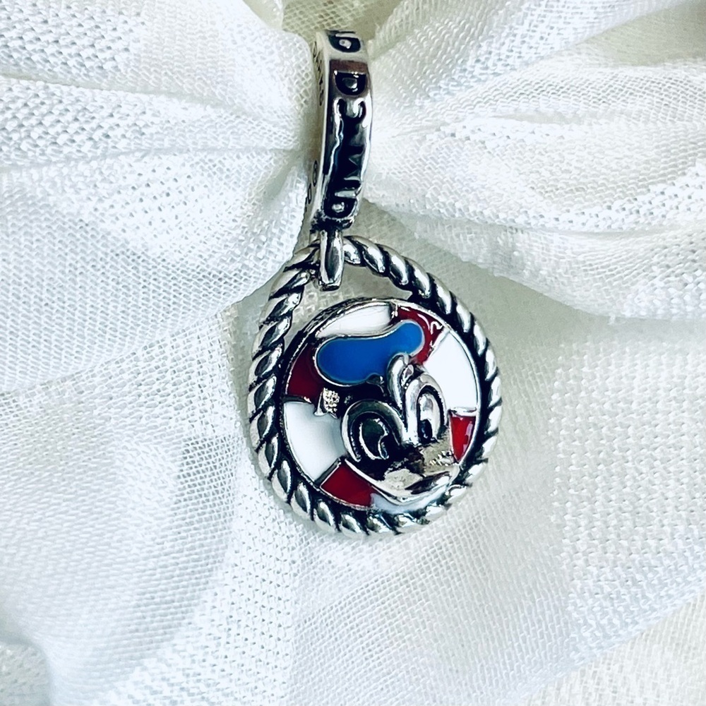🦆 NWOT Donald Duck Charm ✨